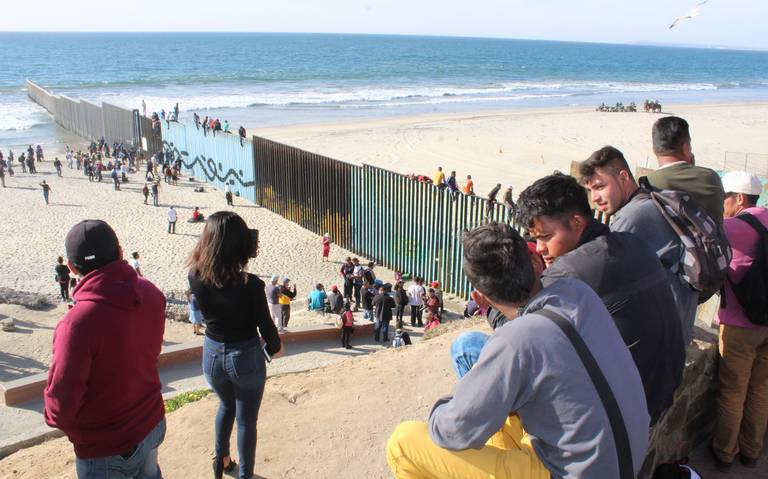 Desesperaci n llev a los migrantes a cruce masivo El Sol de